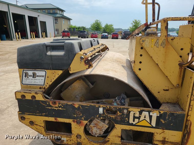 image for item LE9194 1996 Caterpillar CB-534B  double drum vibratory roller