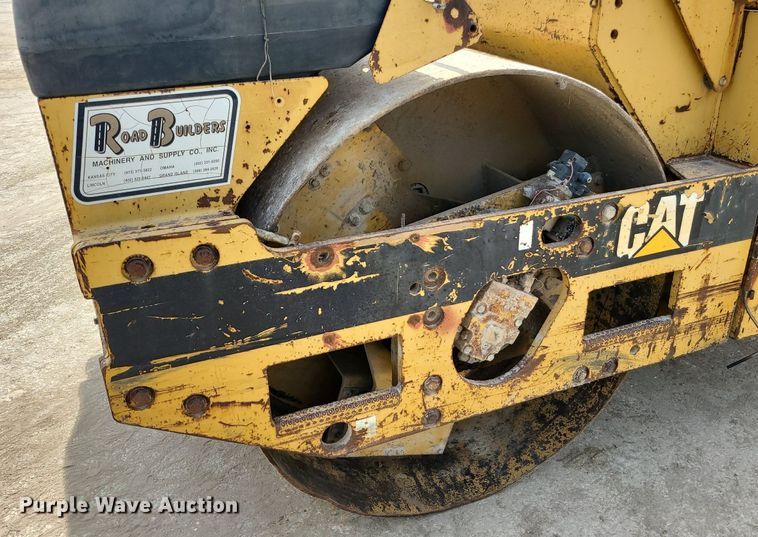 image for item LE9194 1996 Caterpillar CB-534B  double drum vibratory roller