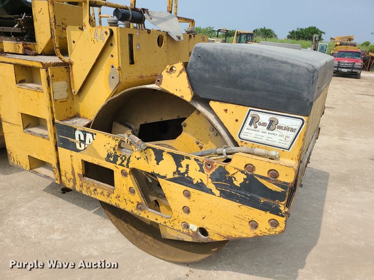 image for item LE9194 1996 Caterpillar CB-534B  double drum vibratory roller