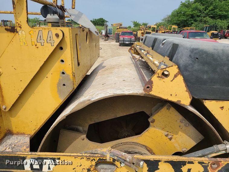image for item LE9194 1996 Caterpillar CB-534B  double drum vibratory roller