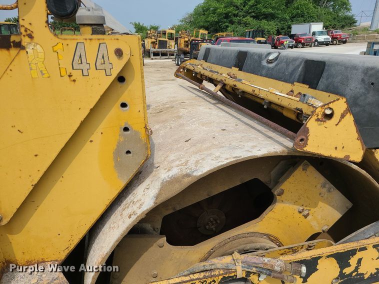 image for item LE9194 1996 Caterpillar CB-534B  double drum vibratory roller