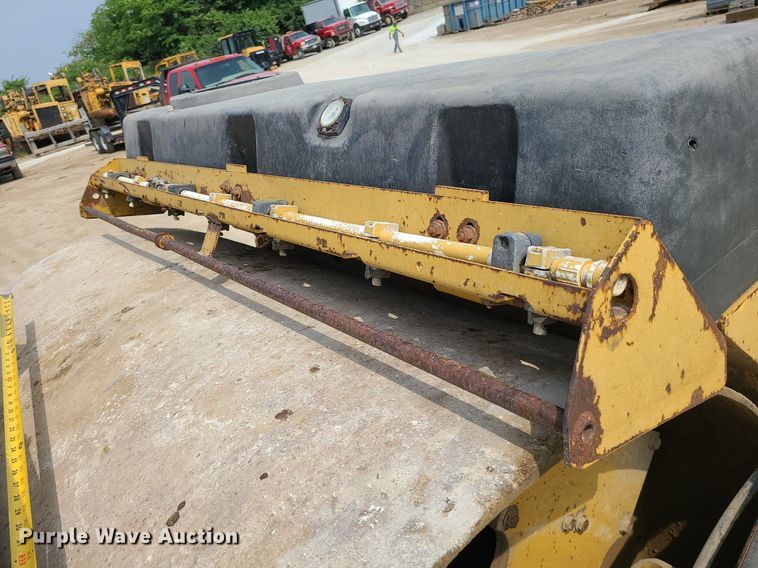 image for item LE9194 1996 Caterpillar CB-534B  double drum vibratory roller