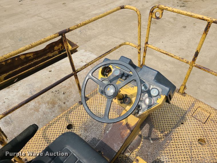 image for item LE9194 1996 Caterpillar CB-534B  double drum vibratory roller