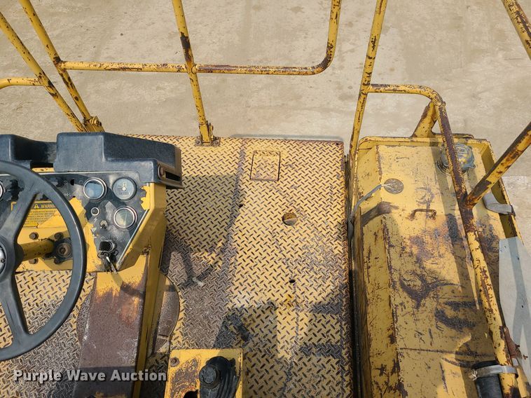 image for item LE9194 1996 Caterpillar CB-534B  double drum vibratory roller