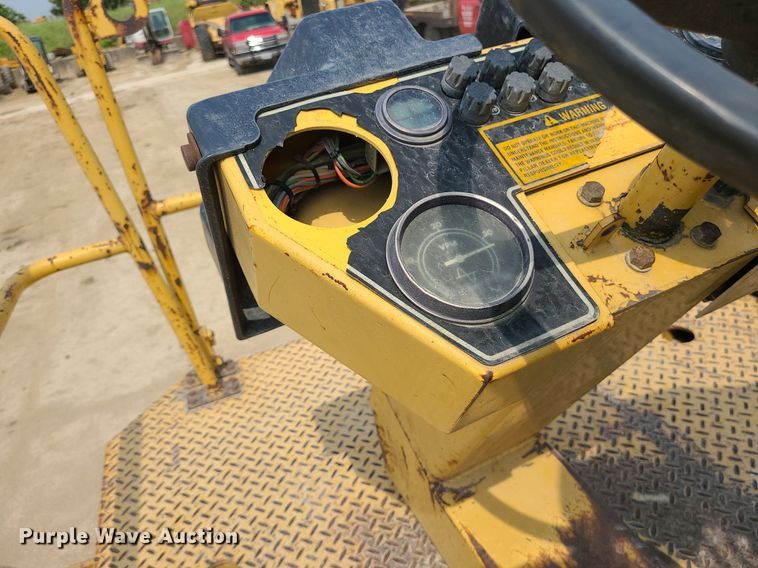 image for item LE9194 1996 Caterpillar CB-534B  double drum vibratory roller