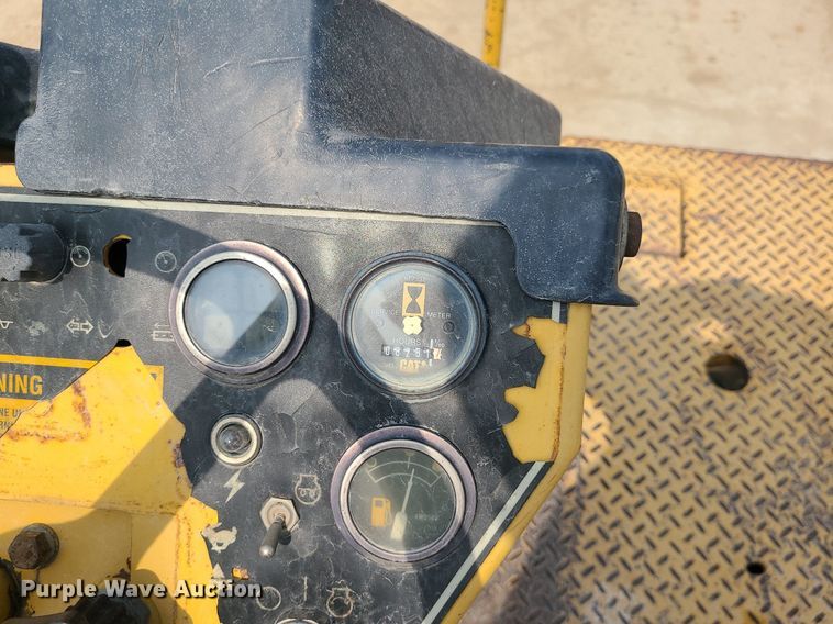 image for item LE9194 1996 Caterpillar CB-534B  double drum vibratory roller