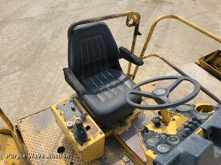 image for item LE9194 1996 Caterpillar CB-534B  double drum vibratory roller