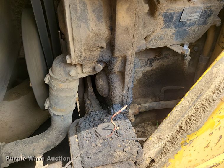 image for item LE9195 1989 Caterpillar 816B  soil compactor