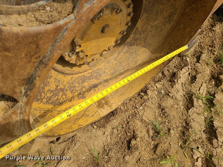 image for item LE9195 1989 Caterpillar 816B  soil compactor