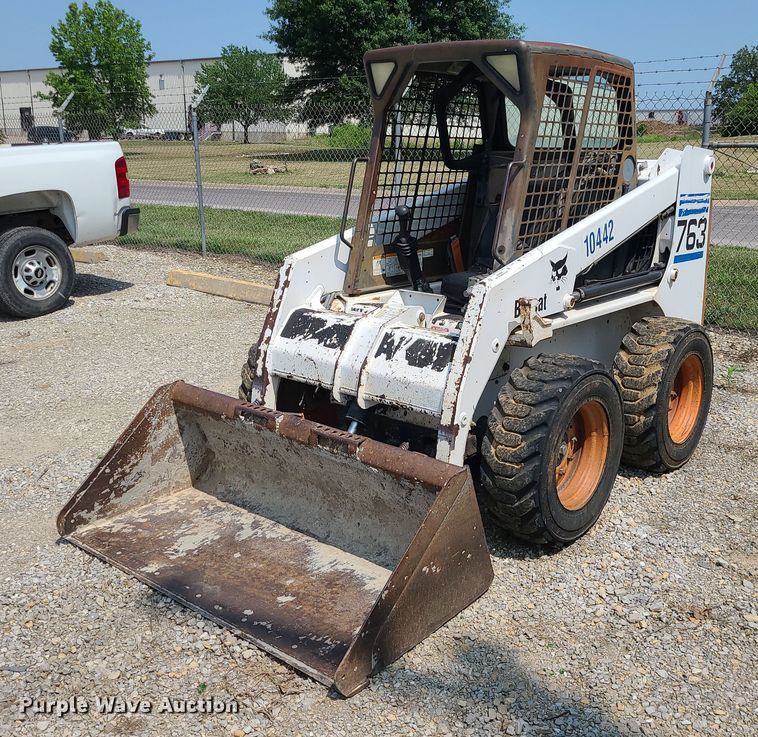 image for item LE9256 2003 Bobcat 763  skid steer loader
