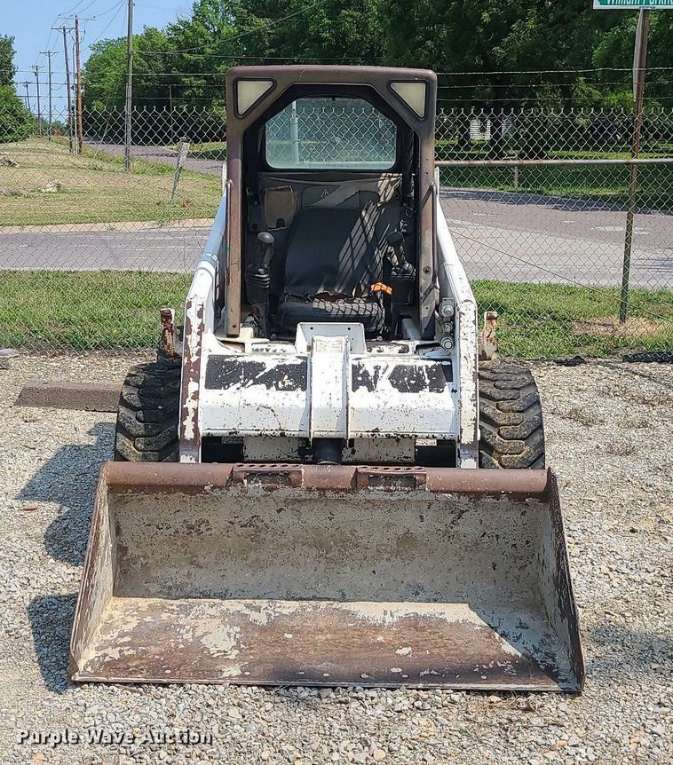 image for item LE9256 2003 Bobcat 763  skid steer loader