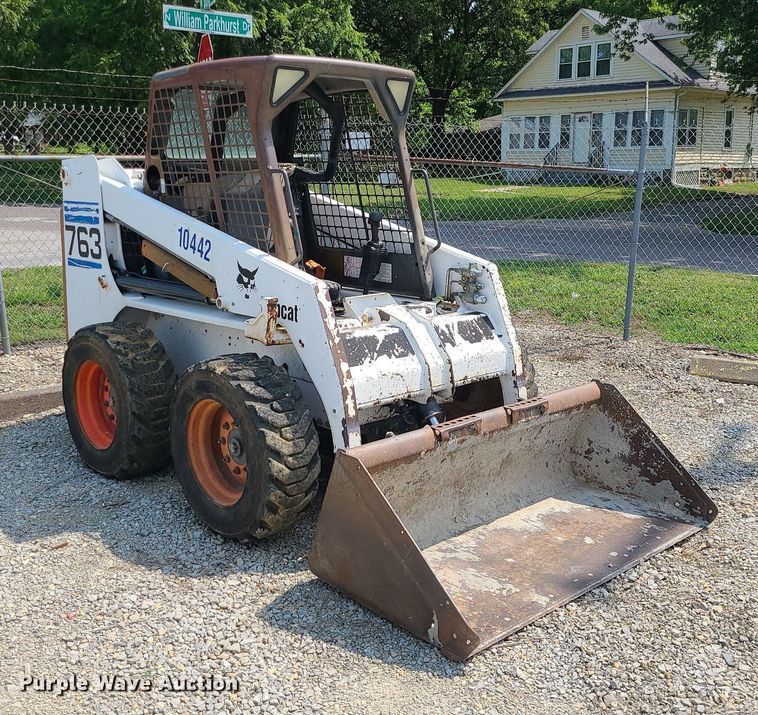 image for item LE9256 2003 Bobcat 763  skid steer loader