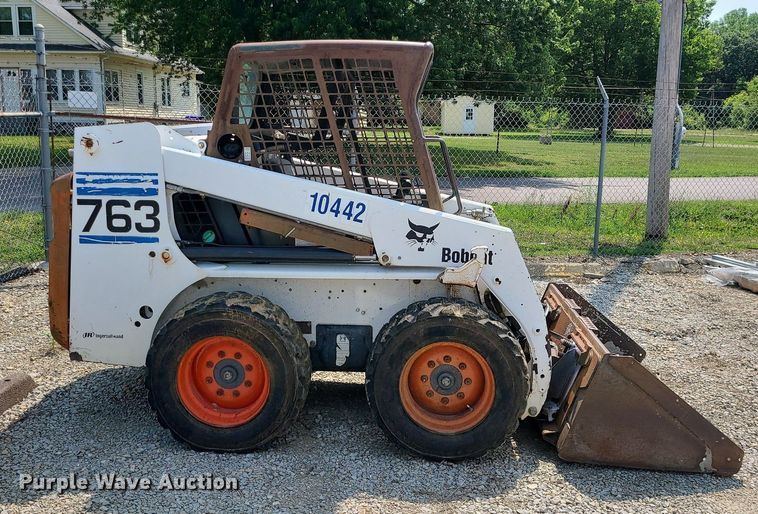 image for item LE9256 2003 Bobcat 763  skid steer loader