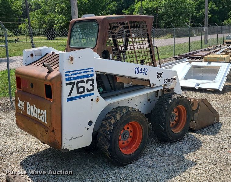 image for item LE9256 2003 Bobcat 763  skid steer loader