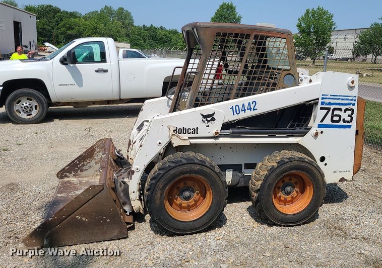 image for item LE9256 2003 Bobcat 763  skid steer loader