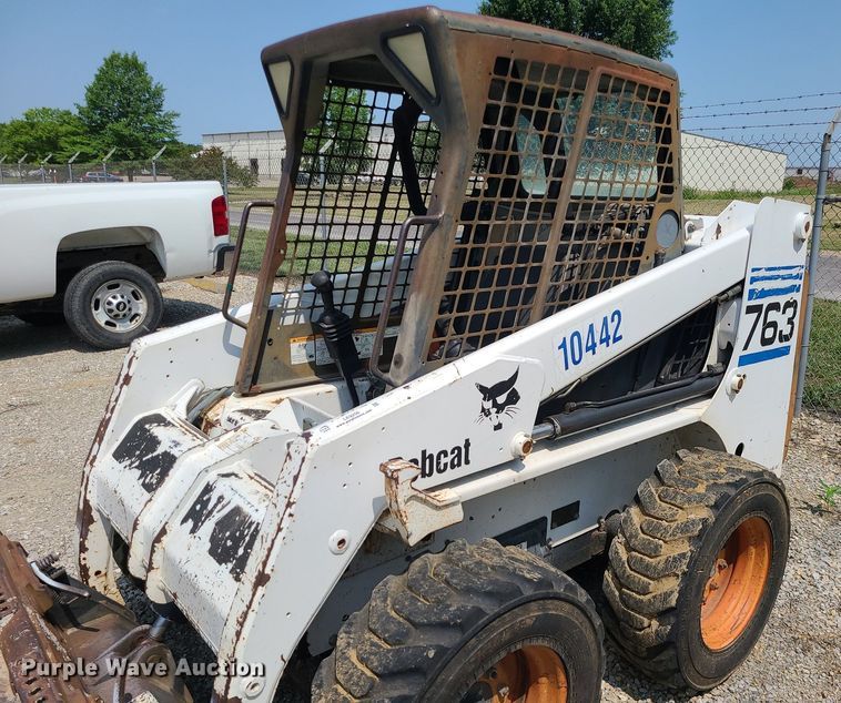 image for item LE9256 2003 Bobcat 763  skid steer loader