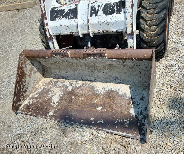 image for item LE9256 2003 Bobcat 763  skid steer loader