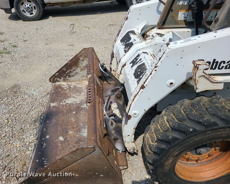 image for item LE9256 2003 Bobcat 763  skid steer loader
