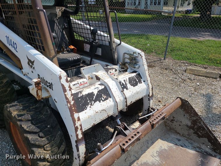 image for item LE9256 2003 Bobcat 763  skid steer loader