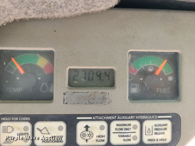 image for item LE9256 2003 Bobcat 763  skid steer loader