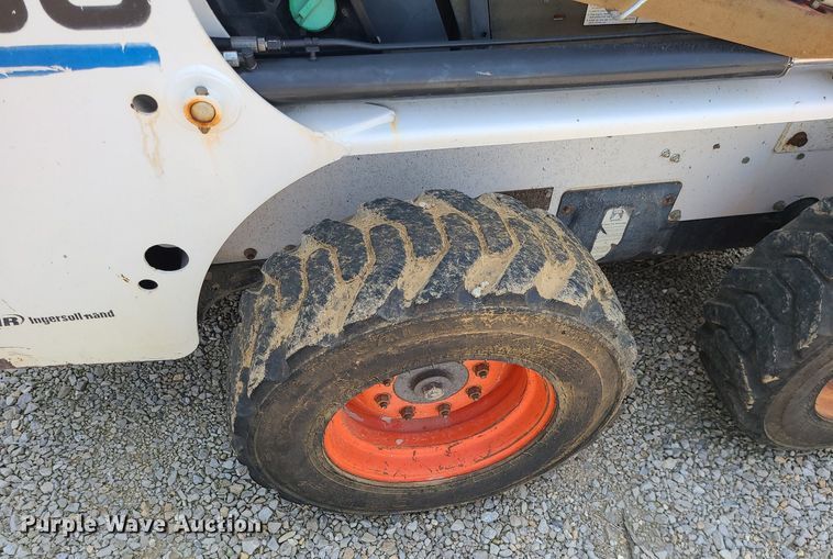 image for item LE9256 2003 Bobcat 763  skid steer loader