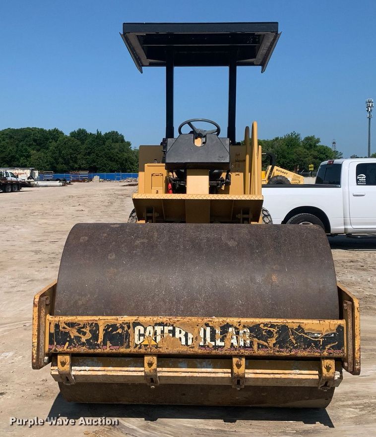 image for item LH9675 2001 Caterpillar CS433C  single drum vibratory roller