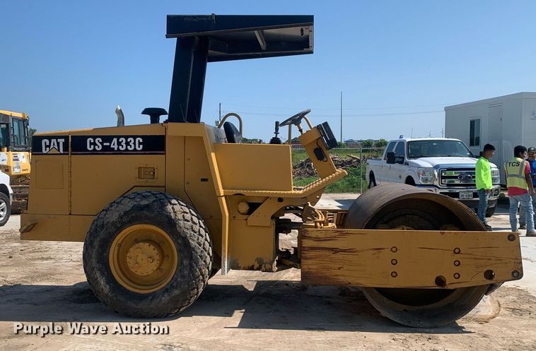 image for item LH9675 2001 Caterpillar CS433C  single drum vibratory roller