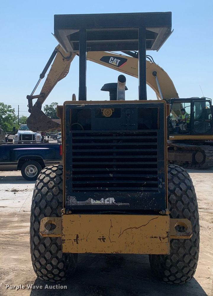 image for item LH9675 2001 Caterpillar CS433C  single drum vibratory roller