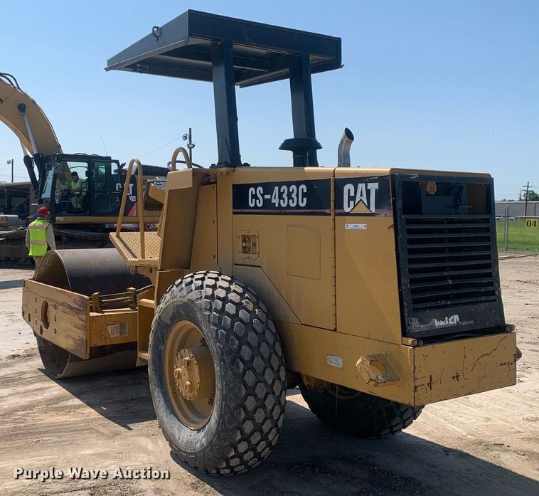 image for item LH9675 2001 Caterpillar CS433C  single drum vibratory roller