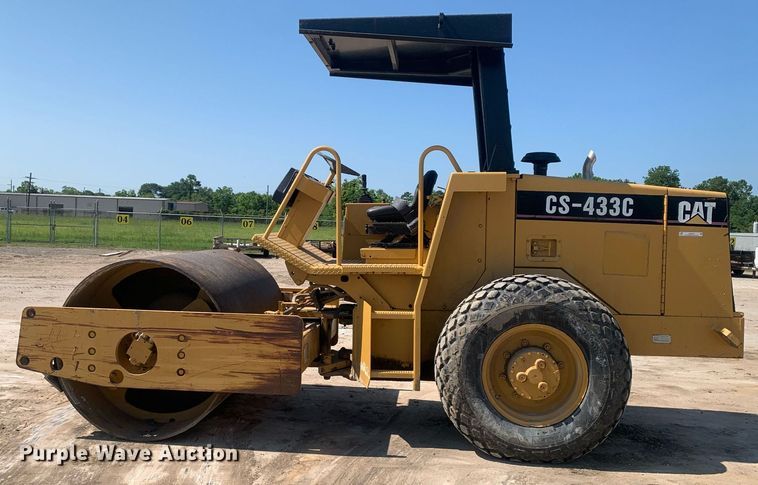 image for item LH9675 2001 Caterpillar CS433C  single drum vibratory roller