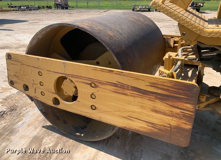 image for item LH9675 2001 Caterpillar CS433C  single drum vibratory roller
