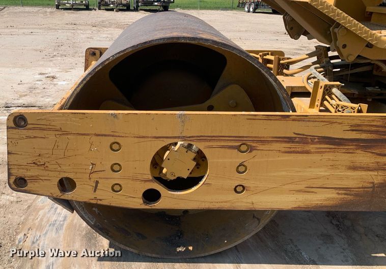 image for item LH9675 2001 Caterpillar CS433C  single drum vibratory roller