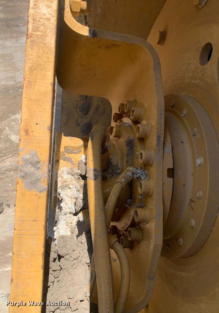 image for item LH9675 2001 Caterpillar CS433C  single drum vibratory roller