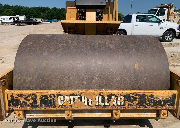 image for item LH9675 2001 Caterpillar CS433C  single drum vibratory roller