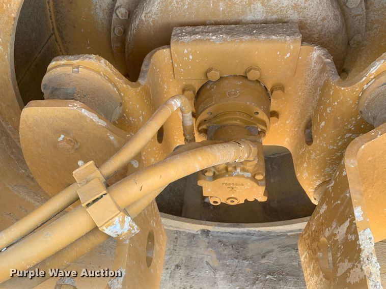 image for item LH9675 2001 Caterpillar CS433C  single drum vibratory roller