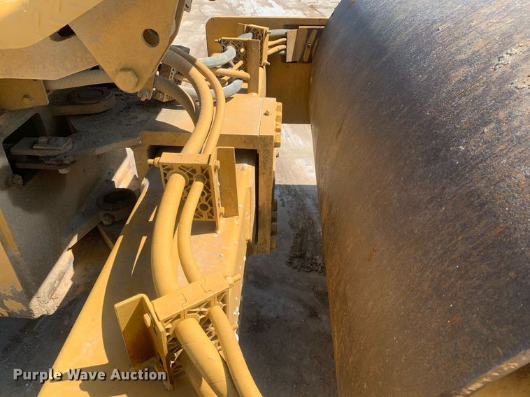 image for item LH9675 2001 Caterpillar CS433C  single drum vibratory roller