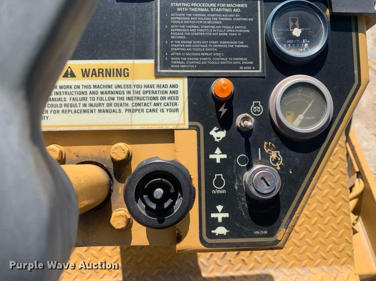 image for item LH9675 2001 Caterpillar CS433C  single drum vibratory roller