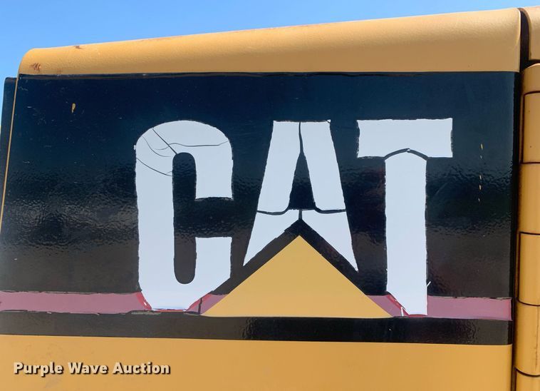 image for item LH9675 2001 Caterpillar CS433C  single drum vibratory roller