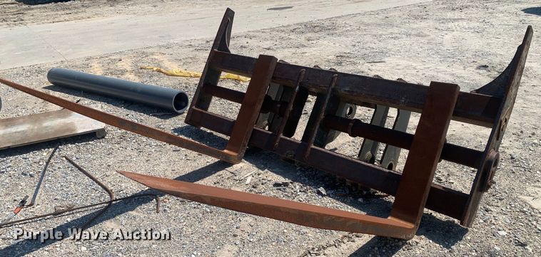 image for item LH9676 Pemberton KOMWA270  wheel loader forks