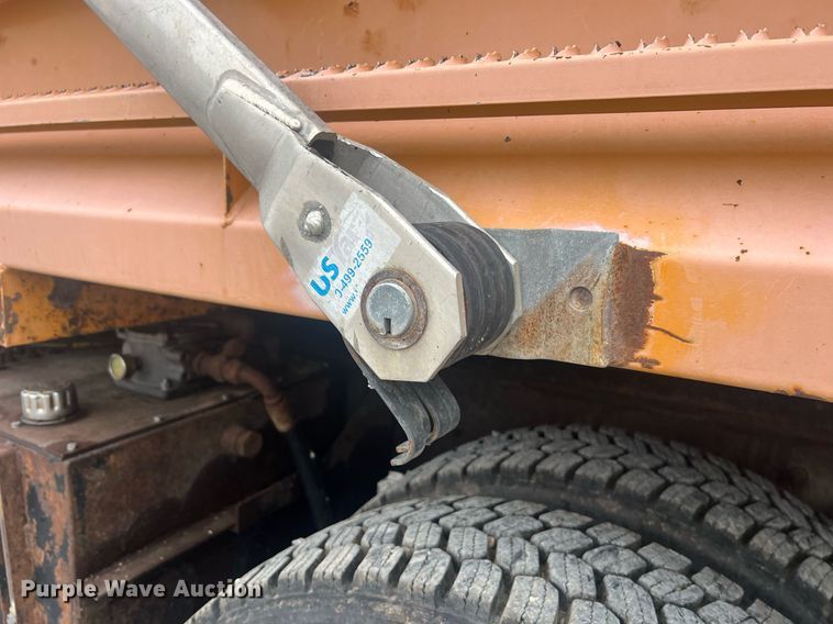 image for item LI9702 2006 International 7500  dump truck