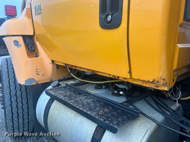 image for item LI9702 2006 International 7500  dump truck