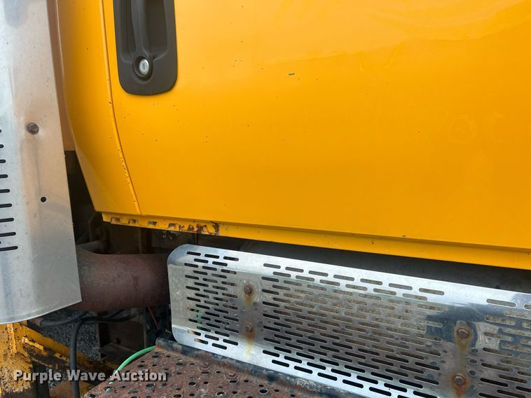 image for item LI9702 2006 International 7500  dump truck