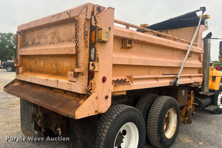 image for item LI9702 2006 International 7500  dump truck