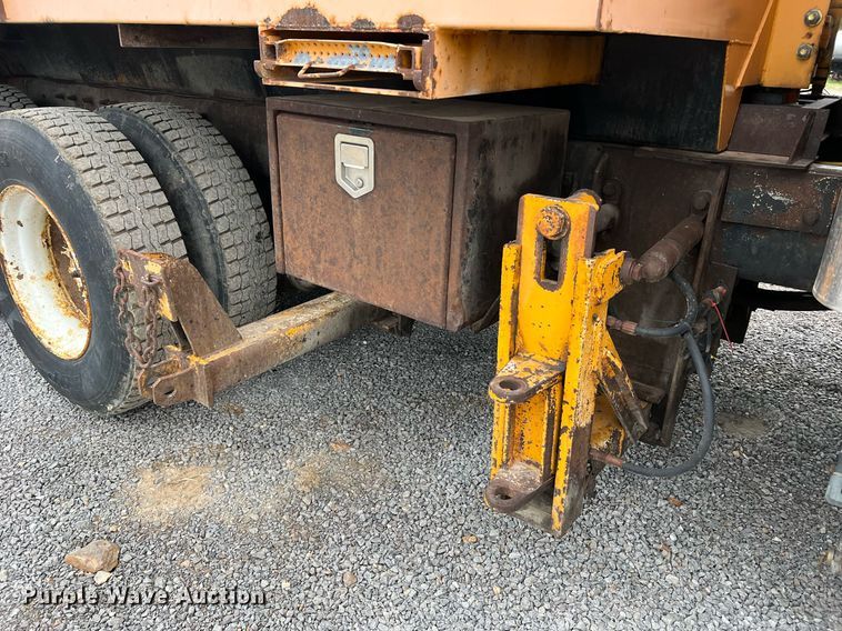 image for item LI9702 2006 International 7500  dump truck