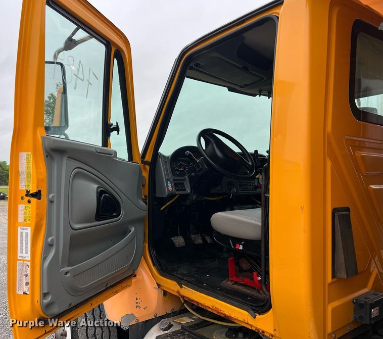 image for item LI9702 2006 International 7500  dump truck