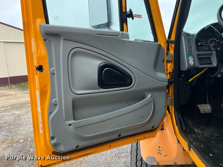 image for item LI9702 2006 International 7500  dump truck