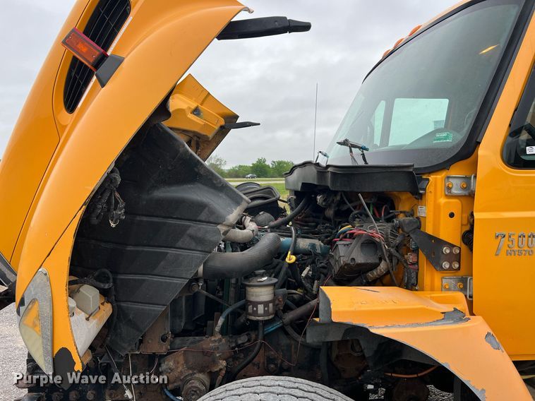 image for item LI9702 2006 International 7500  dump truck