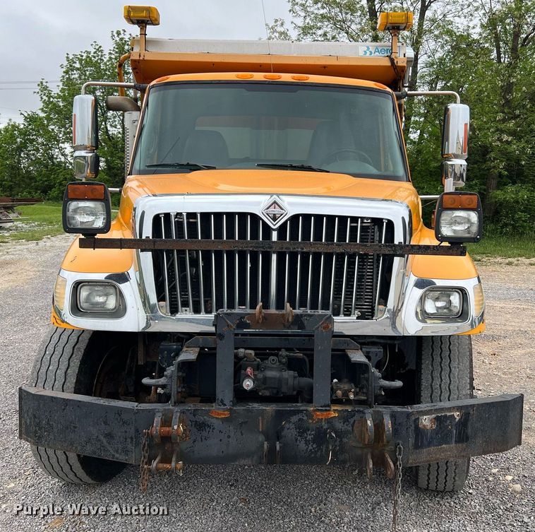 image for item LI9703 2005 International 7400  dump truck