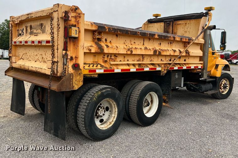 image for item LI9703 2005 International 7400  dump truck