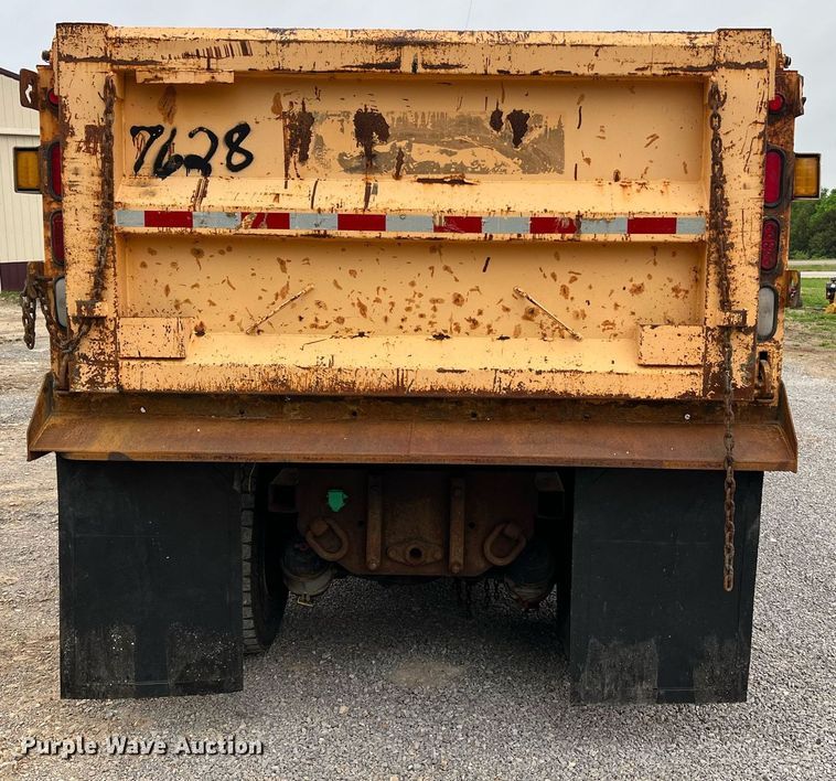 image for item LI9703 2005 International 7400  dump truck